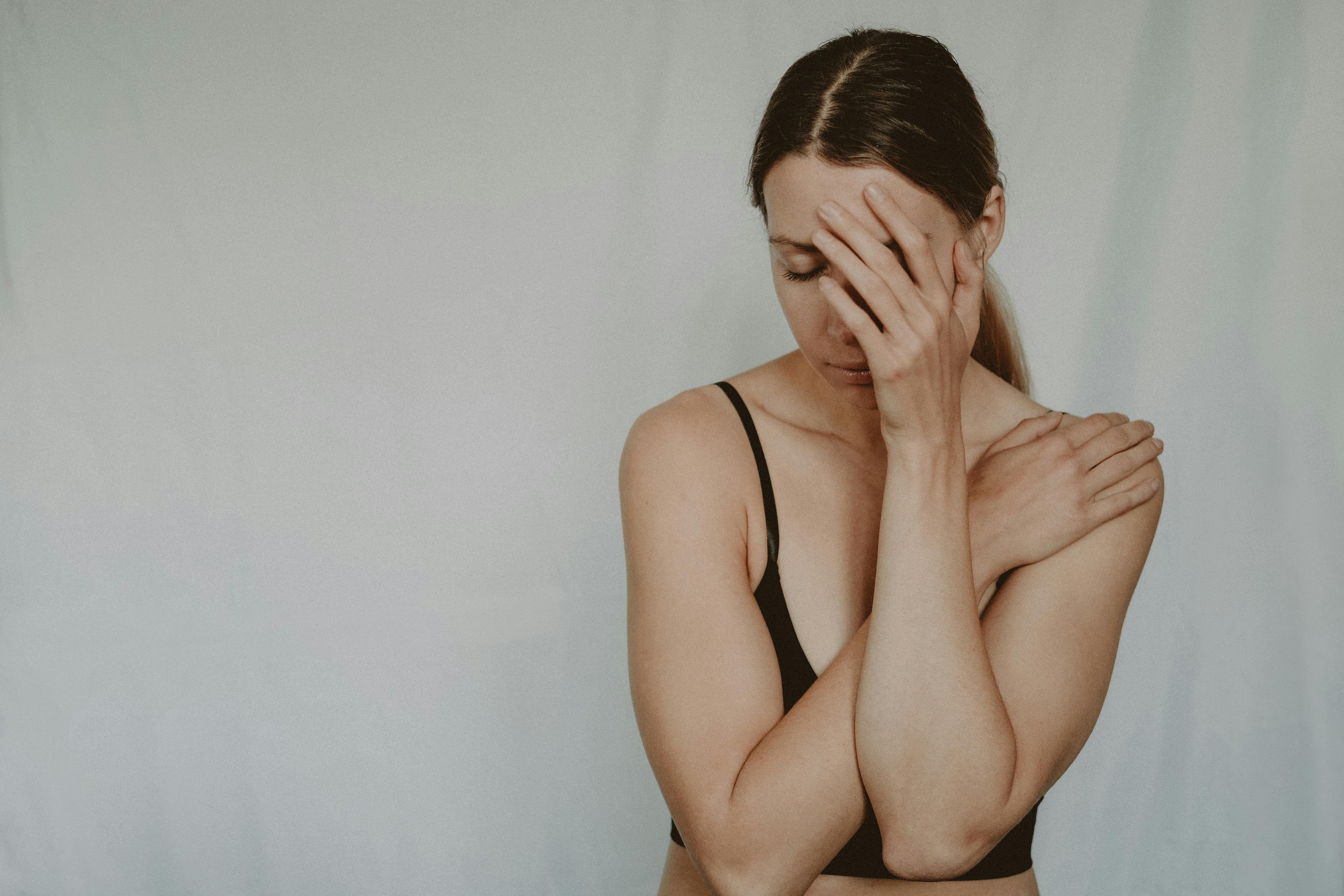 Signs that someone is experiencing a relapse.