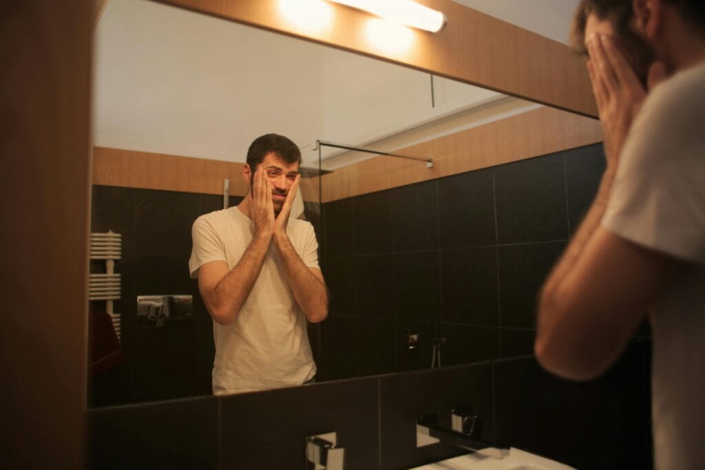 Signs that someone is experiencing a relapse.